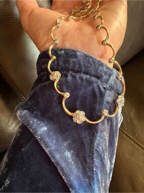 DIAMOND NECKLACE! Scalloped Neckline.
Absolutely STUNNING. Solid 14kt Gold.